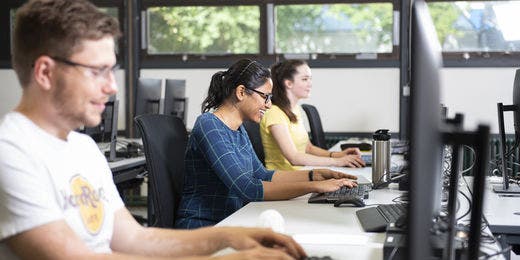 Moderne PC-Pools stehen den Studierenden zur Verfügung