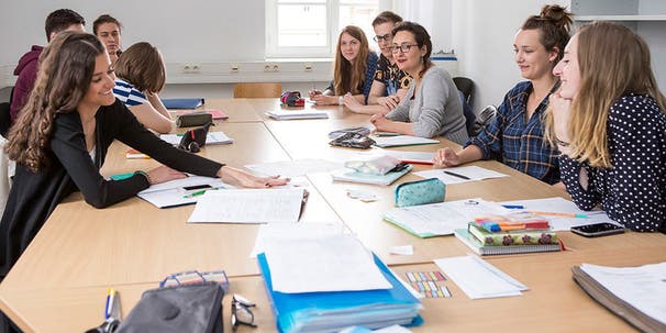 In einem internationalen Umfeld mit Kommiliton*innen aus aller Welt studieren.