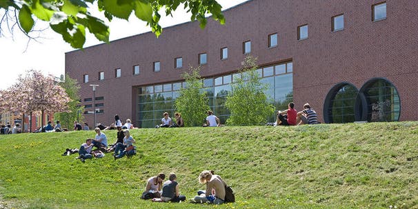 In einem internationalen Umfeld mit Kommiliton*innen aus aller Welt studieren.