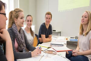 Exzellente Studienbedingungen: kleine Arbeitsgruppen und individuelle Betreuung.