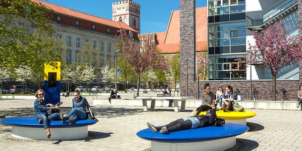 Interdisziplinär und praxisorientiert: Schlüsselkompetenzen und fächerübergreifende Methoden erlernen.