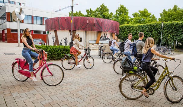 Das IfS auf dem Innenstadtcampus, Foto: Simone Reukauf