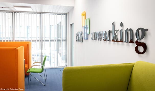 Die European New School verfügt über einen eigenen Coworking Space