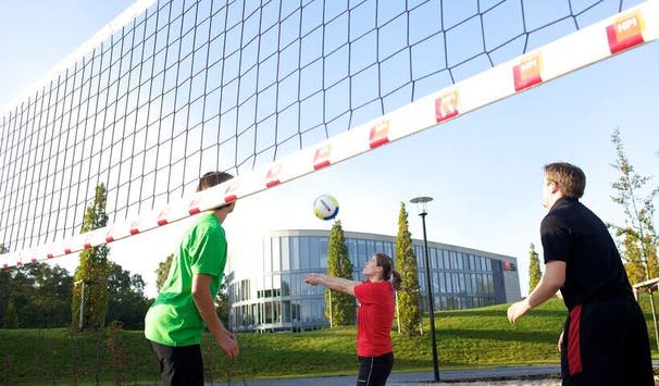 Zwei Sportplätze direkt auf dem Campus