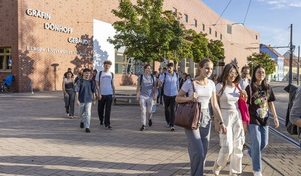 Direkte Begegnungen und kurze Wege; Credits: Heide Fest