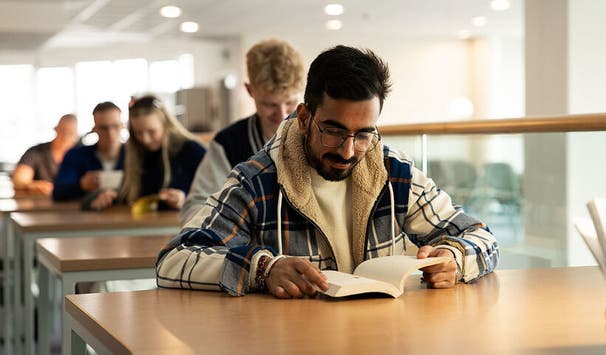 Wissenschaftlich fundiert und gesellschaftlich relevant; Credits: Mateusz Kalinowski