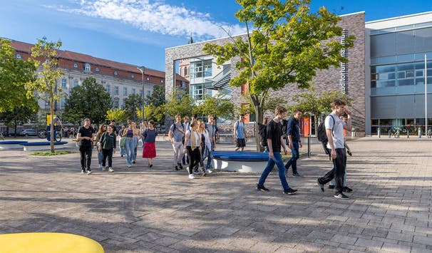 Direkte Begegnungen und kurze Wege; Credits: Heide Fest